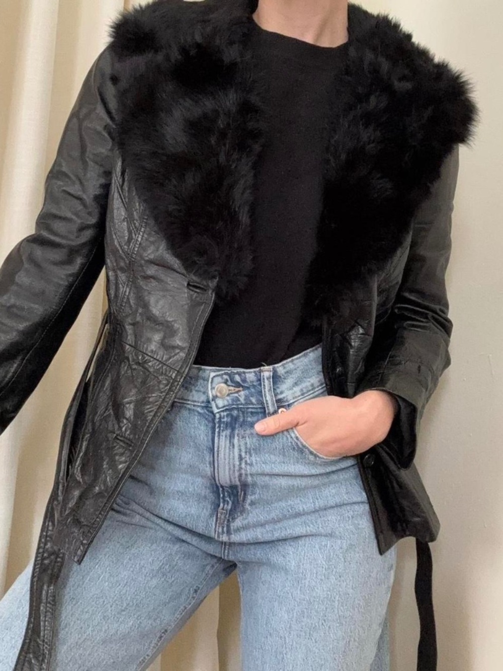 Vintage 1980s Black leather bomber faux fur collar 1970s Belted